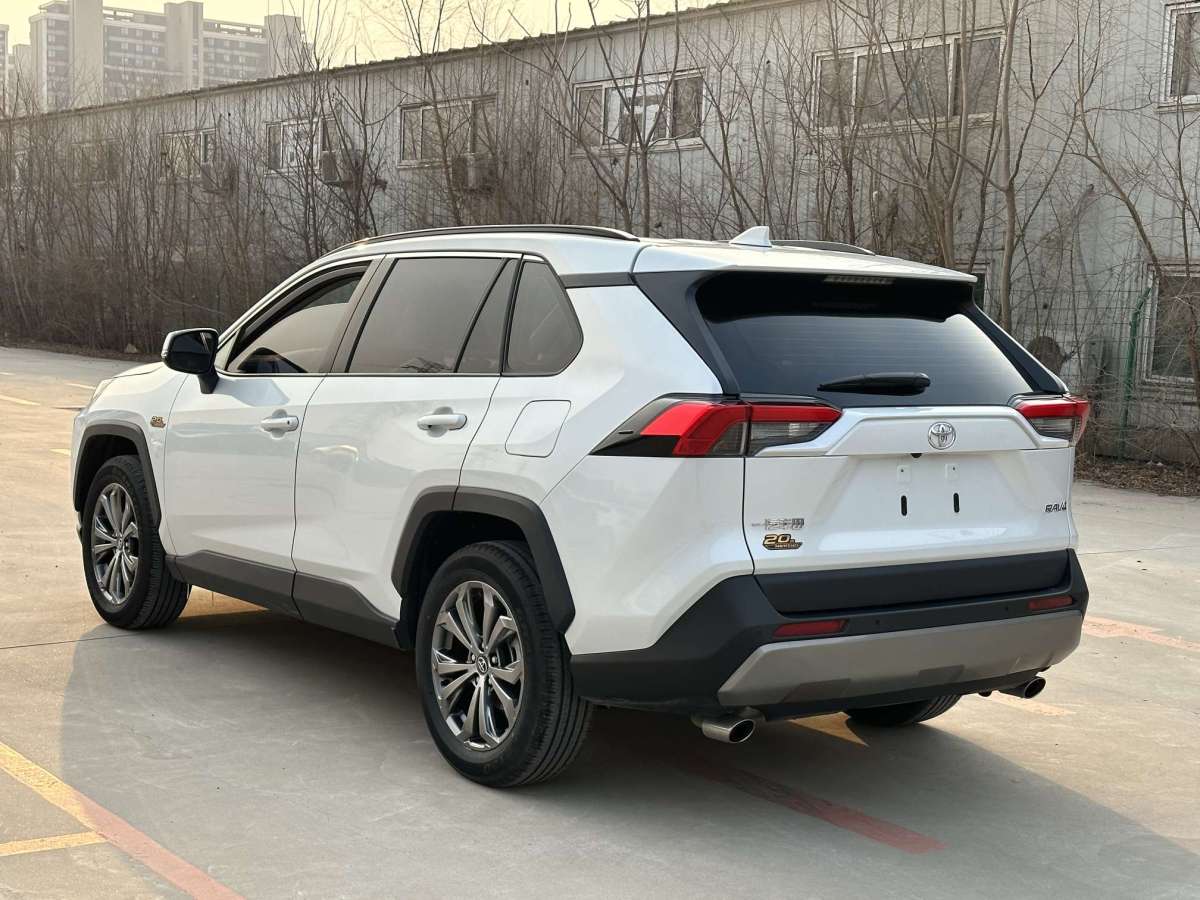 豐田 RAV4榮放  2023款 2.0L CVT兩驅(qū)20周年鉑金紀念版圖片