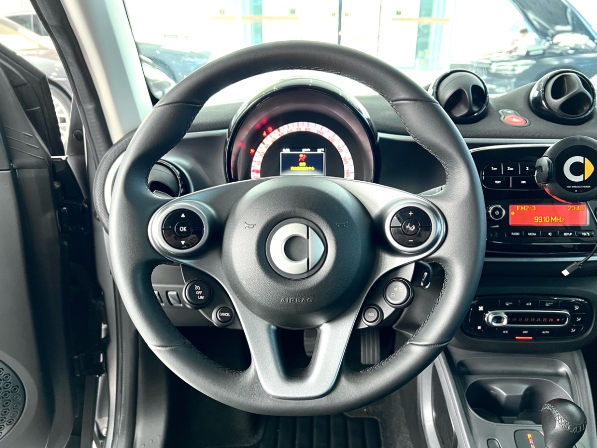 smart fortwo  2019款 0.9T 66千瓦硬頂風(fēng)擎版 國(guó)VI圖片