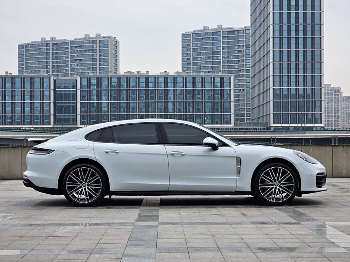 2023年10月保時(shí)捷 Panamera  2023款 Panamera 行政加長(zhǎng)版 2.9T