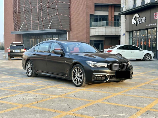 宝马 宝马7系  2018款 740Li xDrive 尊享型 M运动套装 黑焰版