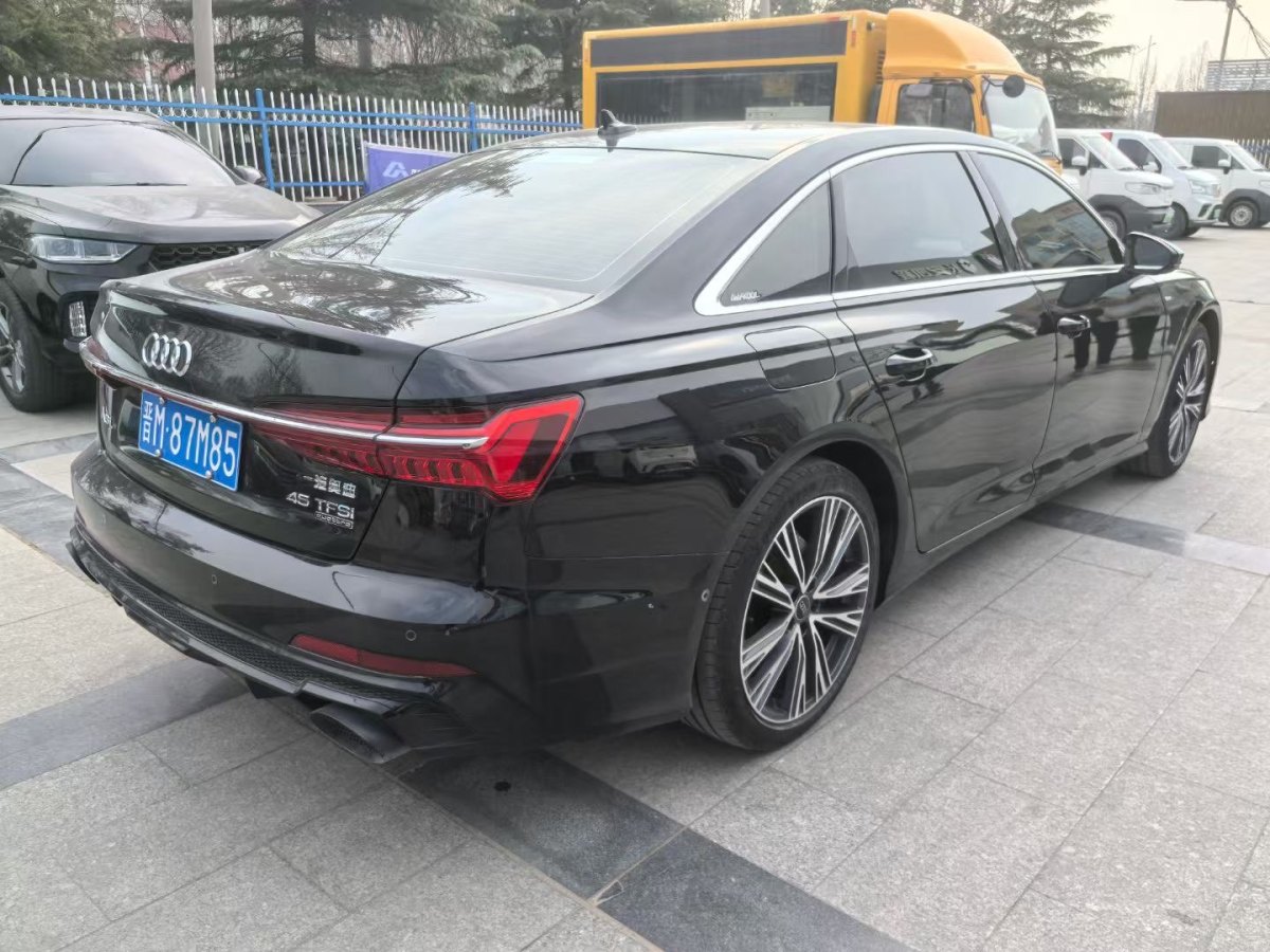 奧迪 奧迪A6L  2023款 改款 45 TFSI quattro 臻選動(dòng)感型圖片