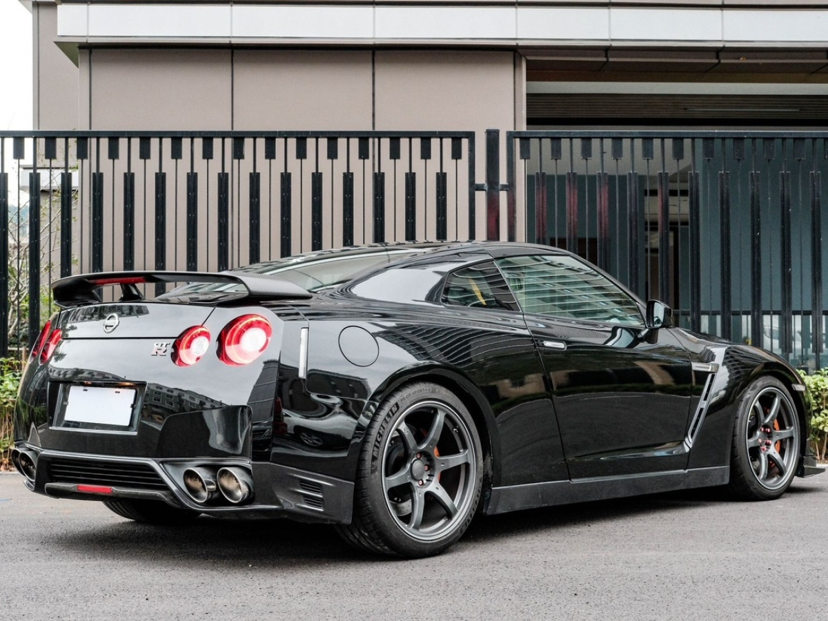 2013年6月日產(chǎn) GT-R  2013款 3.8T Premium Edition