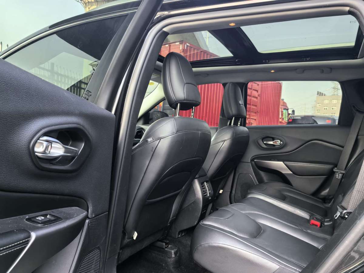 Jeep 自由光  2019款 2.0T 两驱智享版 国VI图片