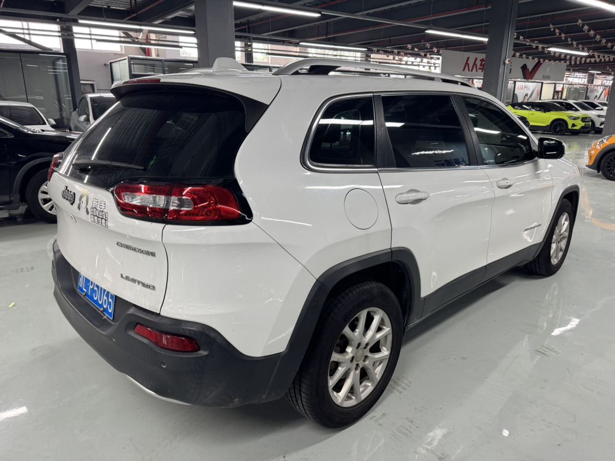 Jeep 自由光  2017款 2.0L 優(yōu)越版圖片