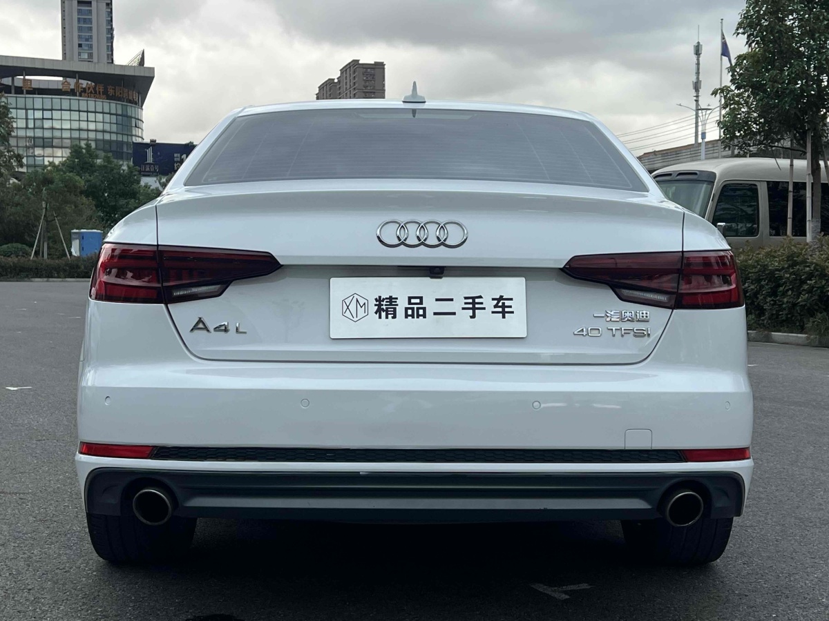 2018年3月奧迪 奧迪A4L  2018款 30周年年型 40 TFSI 時(shí)尚型