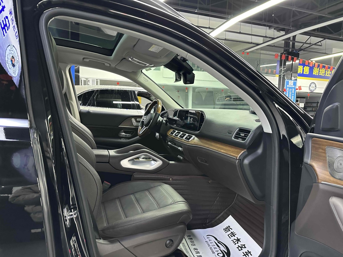 奔馳 奔馳GLS  2022款 改款二 GLS 450 4MATIC 豪華型圖片