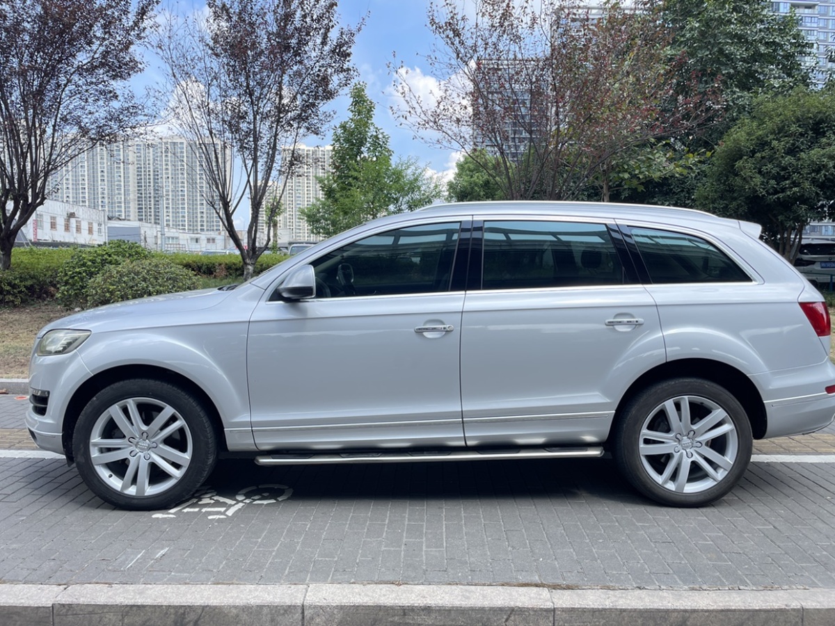 奧迪 奧迪Q7  2010款 3.0 TDI quattro 領(lǐng)先型圖片