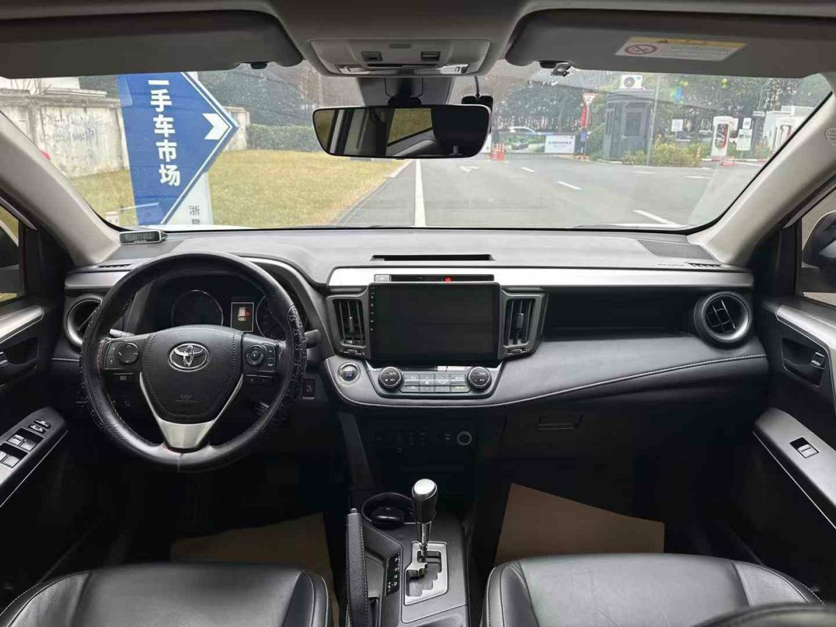 豐田 RAV4榮放  2018款 2.0L CVT兩驅(qū)風(fēng)尚X版圖片