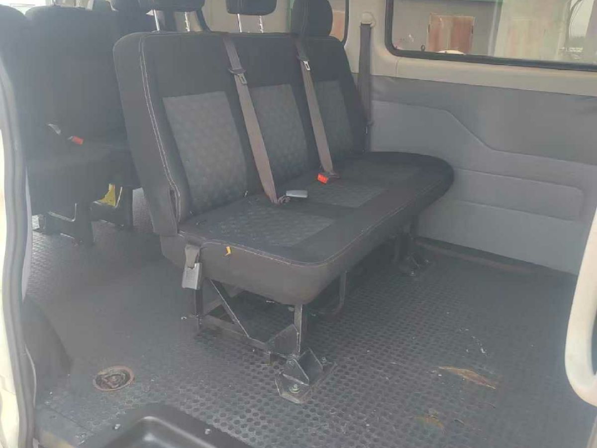 上汽大通 V80  2020款 2.0T AMT PLUS城市版短軸超低頂5/6座圖片