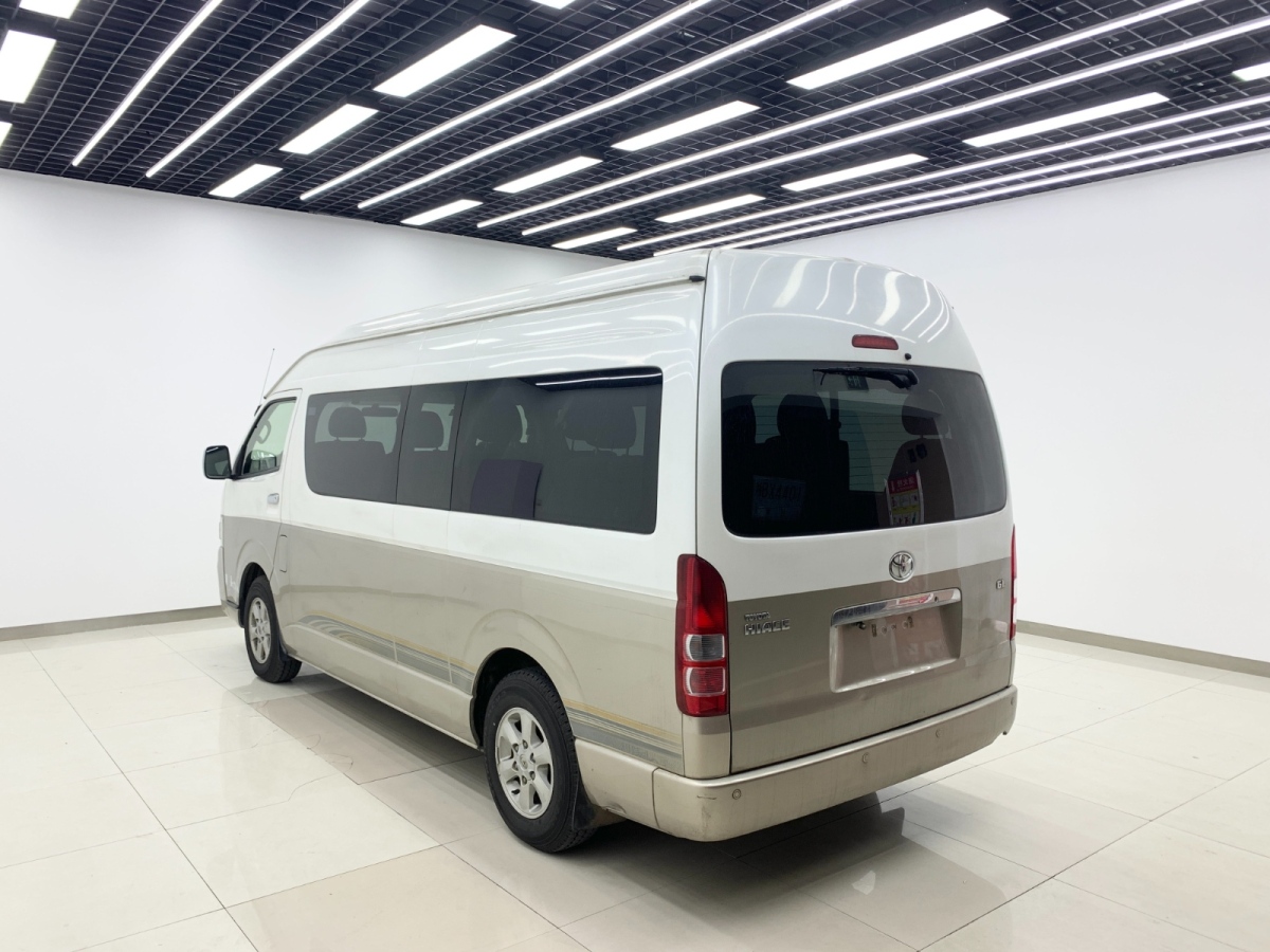 2012年5月豐田 HIACE  2011款 2.7L自動標(biāo)準(zhǔn)版13座