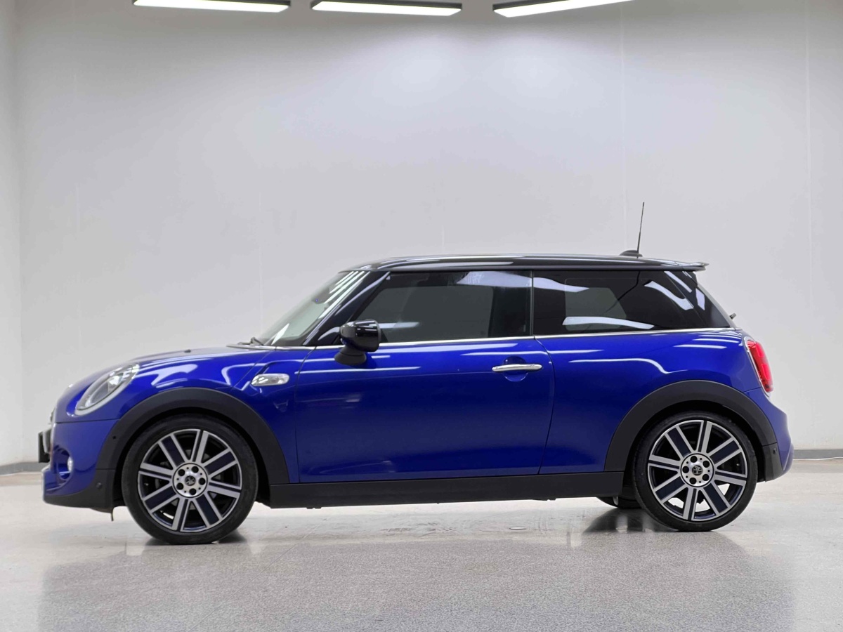 2020年4月MINI MINI  2020款 2.0T COOPER S 藝術(shù)家