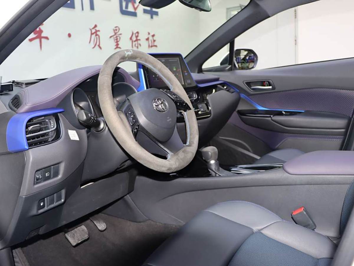 豐田 C-HR  2020款 2.0L 領(lǐng)先版圖片