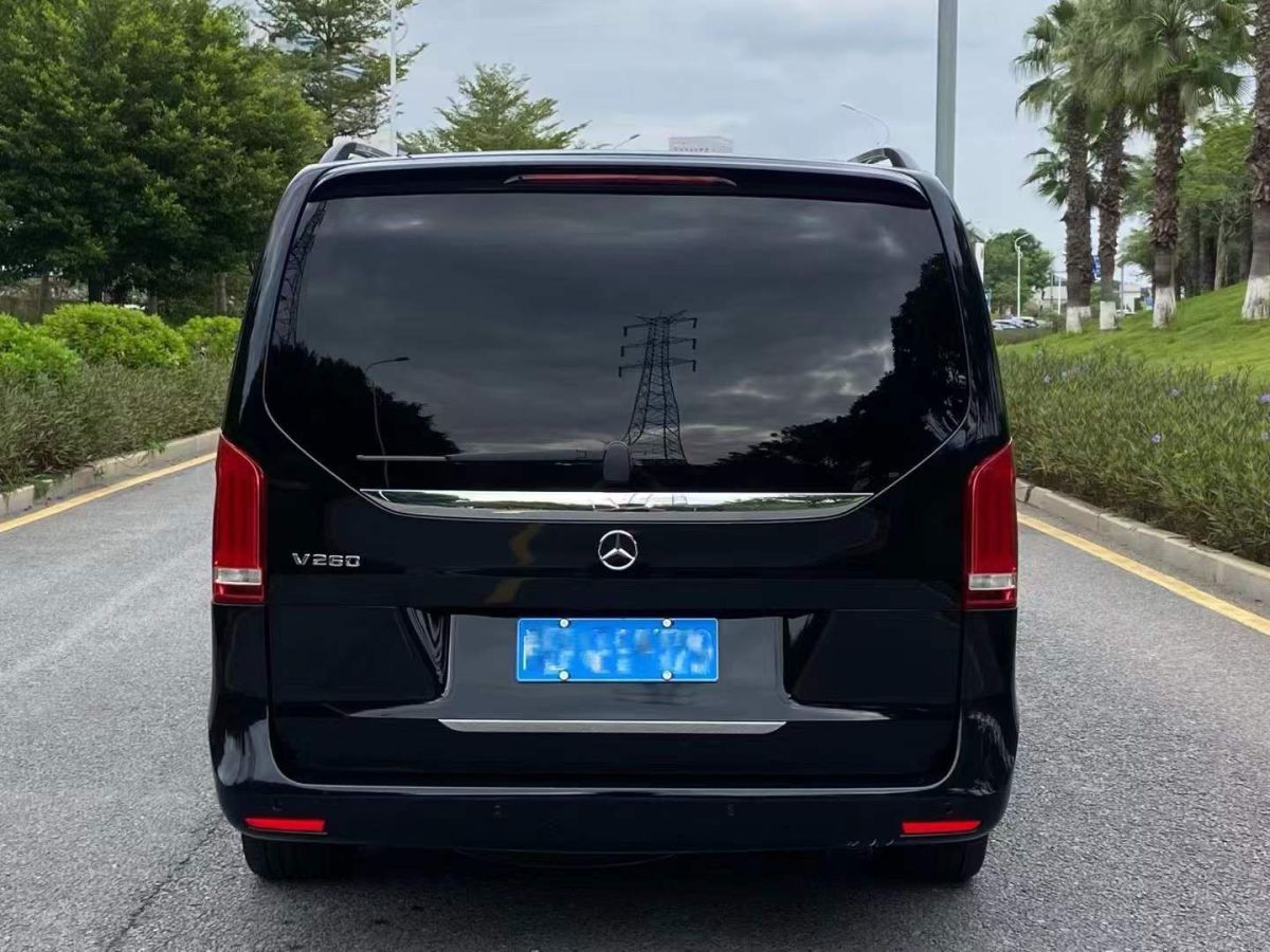 奔馳 奔馳A級  2019款  A 220 L 4MATIC 運(yùn)動轎車圖片