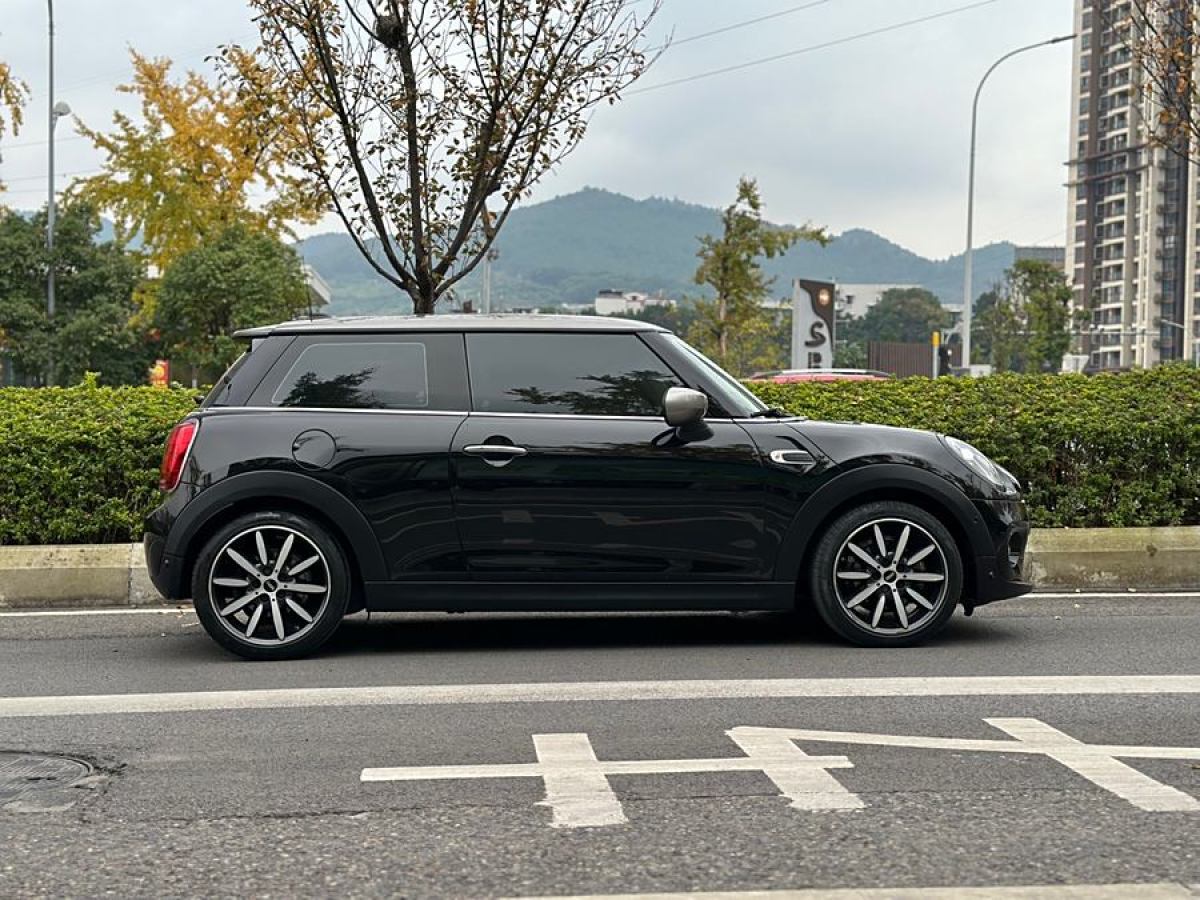 MINI MINI  2021款 1.5T COOPER 藝術(shù)家圖片