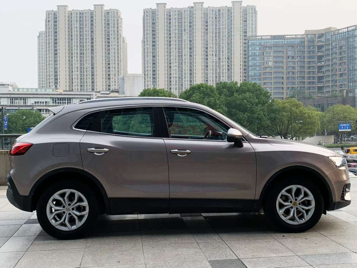 2019年4月寶沃 BX5  2017款 20TGDI 自動兩驅(qū)先鋒型