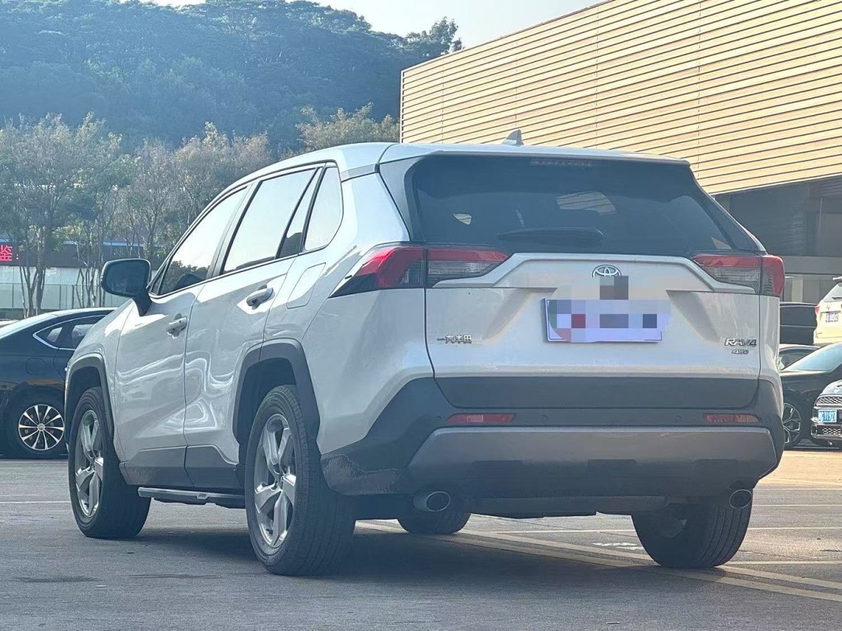 豐田 RAV4  2018款 榮放 2.0L CVT兩驅(qū)風(fēng)尚版圖片