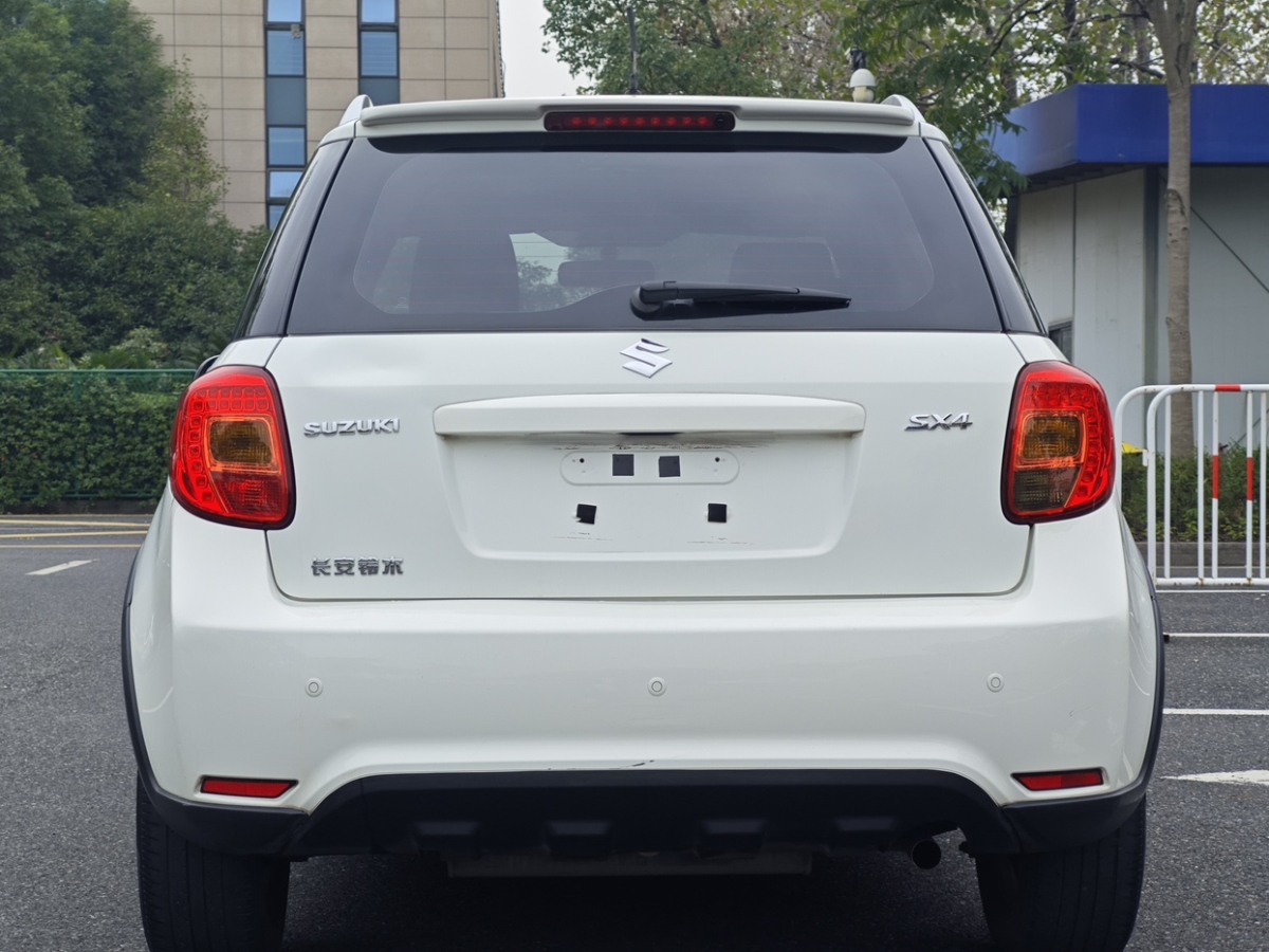 鈴木 天語(yǔ) SX4  2013款 酷銳 1.6L 自動(dòng)舒適型圖片