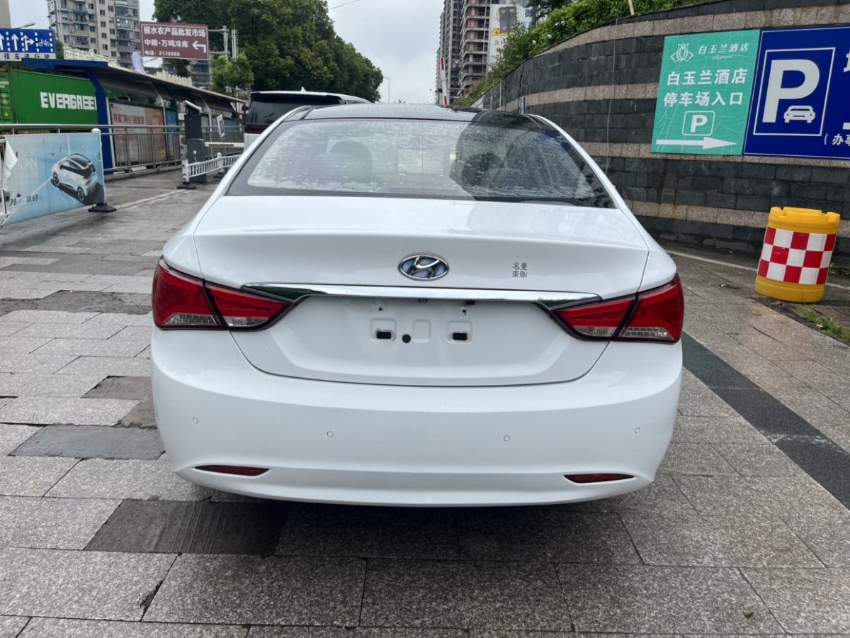 現(xiàn)代 索納塔  2013款 2.0L 自動領(lǐng)先版圖片