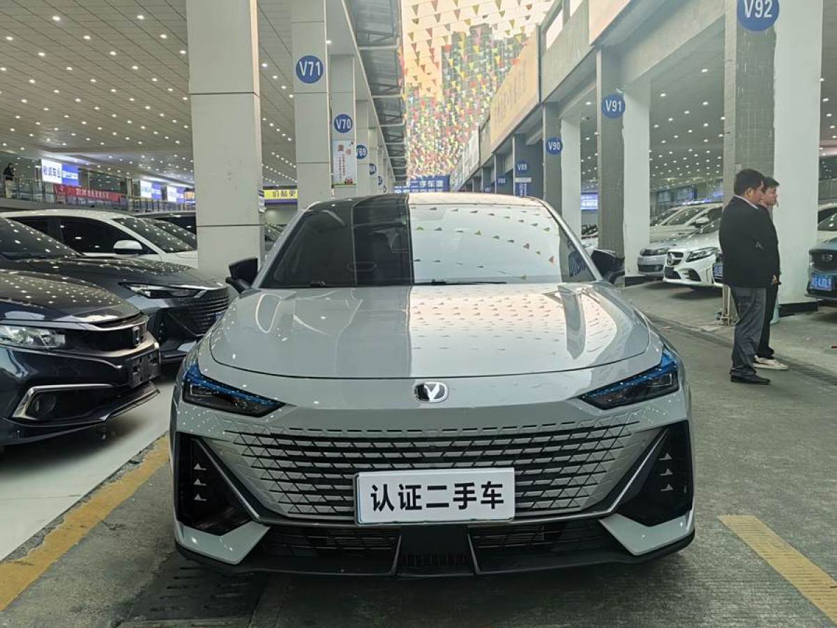 長(zhǎng)安 長(zhǎng)安UNI-V  2023款 1.5T 尊貴型圖片