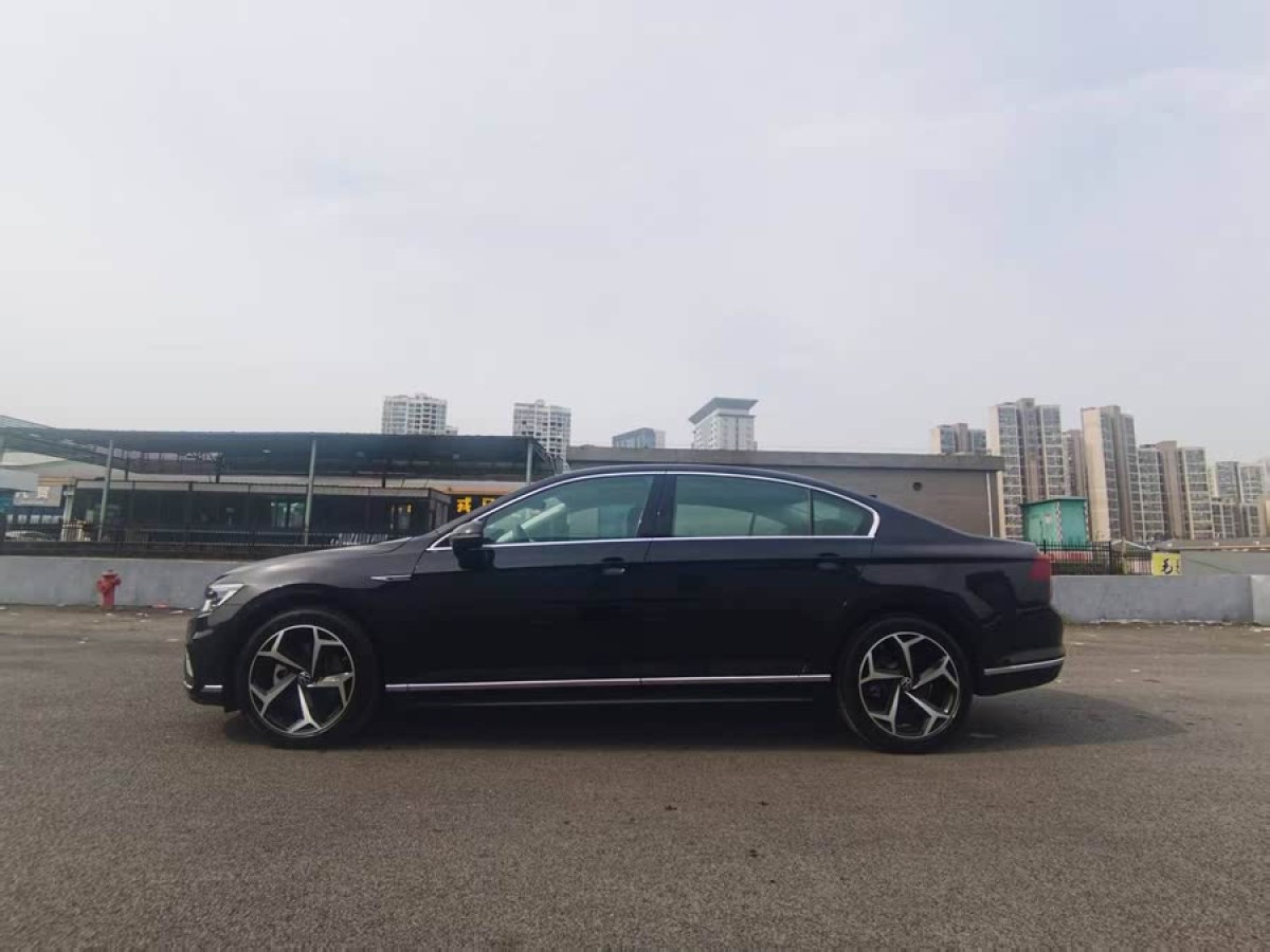 大眾 邁騰  2023款 200萬輛紀(jì)念版 330TSI DSG豪華型圖片