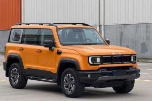 BJ40 北京 2.0T 自動(dòng)四驅(qū)城市獵人版?zhèn)b客型