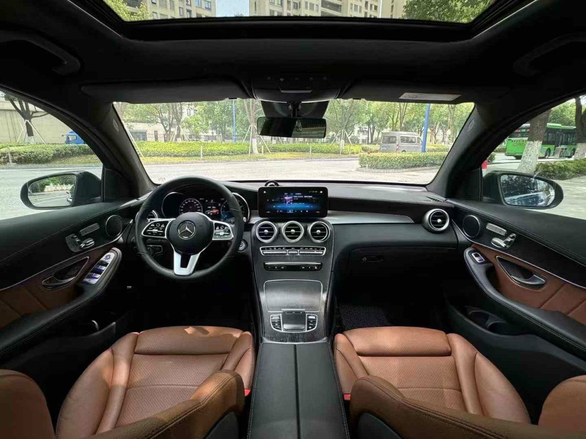 2021年8月奔馳 奔馳GLC  2021款 GLC 300 4MATIC 轎跑SUV