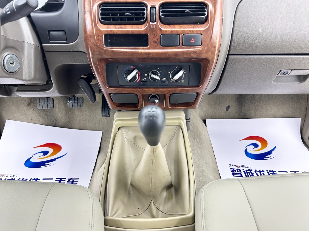 日產(chǎn) D22  2011款 2.4L汽油兩驅(qū)標(biāo)準(zhǔn)型圖片