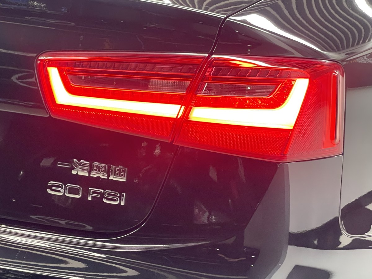 2015年2月奧迪 奧迪A6L  2015款 30 FSI 百萬紀(jì)念舒享型