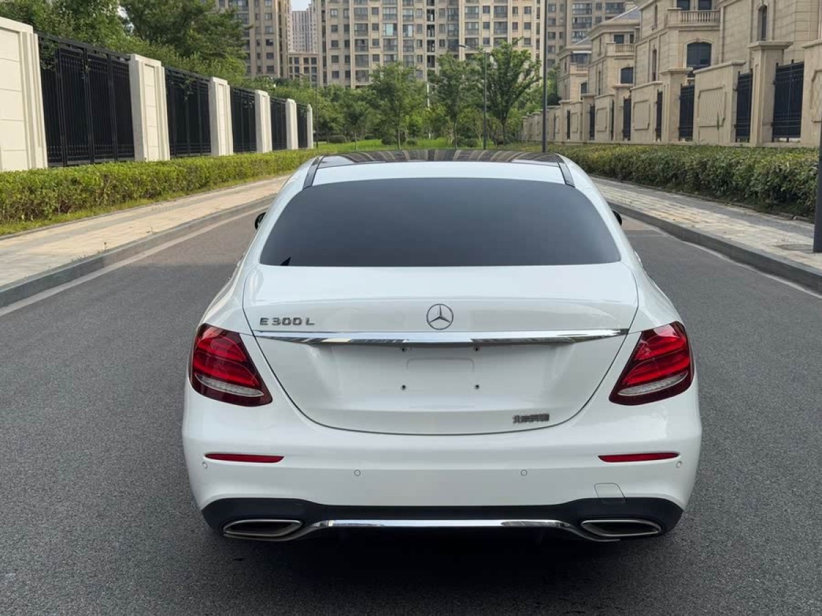 奔馳 奔馳E級(jí)  2020款 改款 E 300 L 運(yùn)動(dòng)殊享版圖片