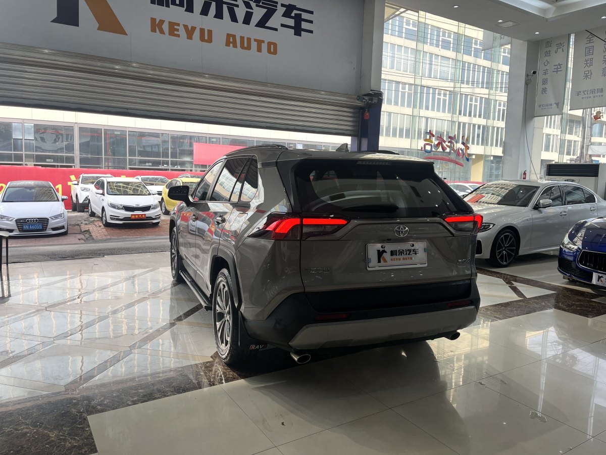 豐田 RAV4  2018款 榮放 2.0L CVT兩驅(qū)風(fēng)尚版圖片