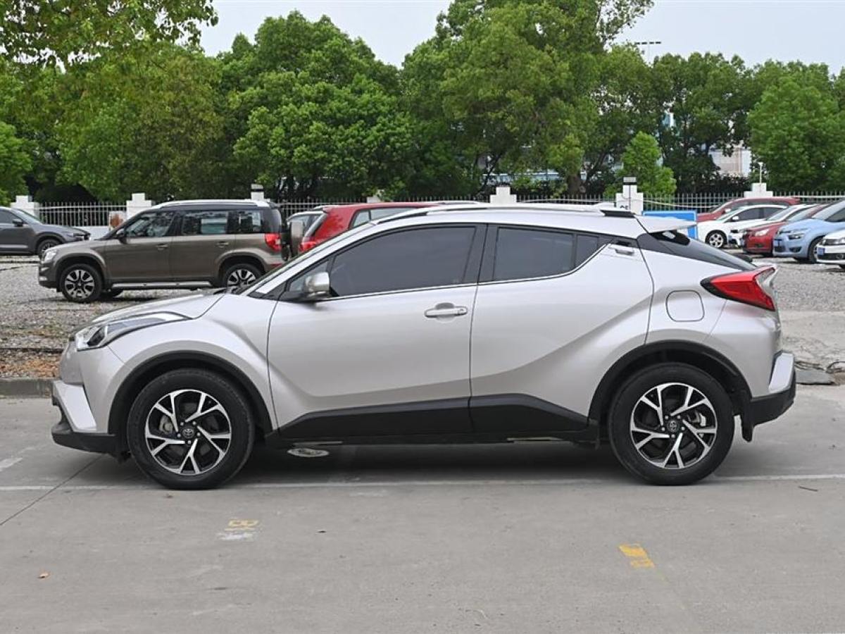 豐田 C-HR  2020款 2.0L 領(lǐng)先版圖片