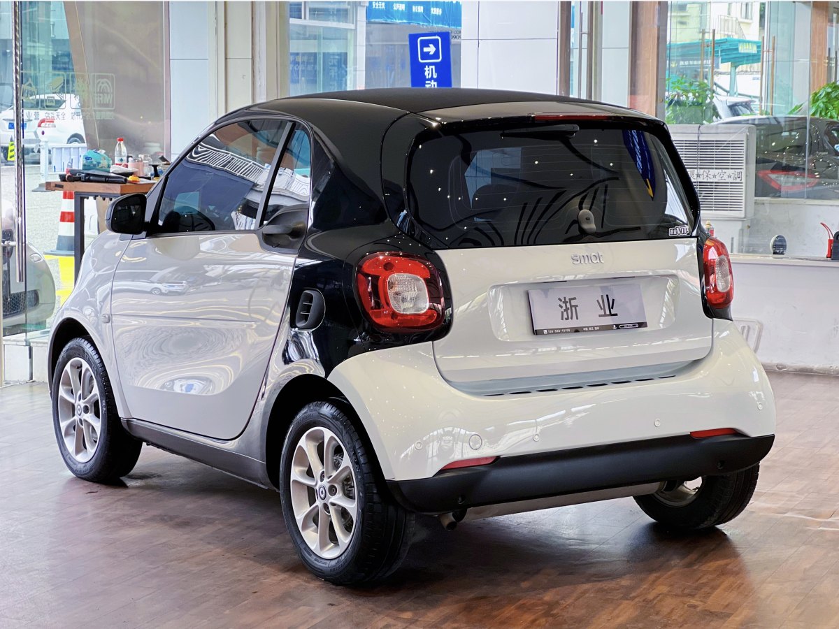 smart fortwo  2018款 1.0L 52千瓦硬頂靈動版圖片