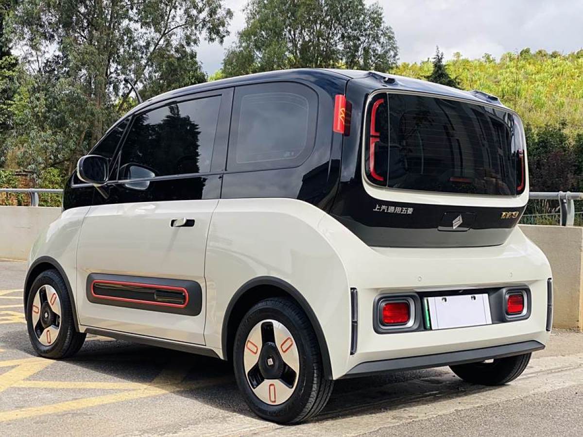 2022年7月寶駿 寶駿KiWi EV  2022款 藝術(shù)家輕享版 三元鋰