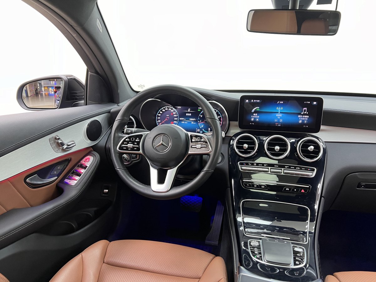 奔馳 奔馳GLC  2021款 GLC 260 4MATIC 轎跑SUV圖片