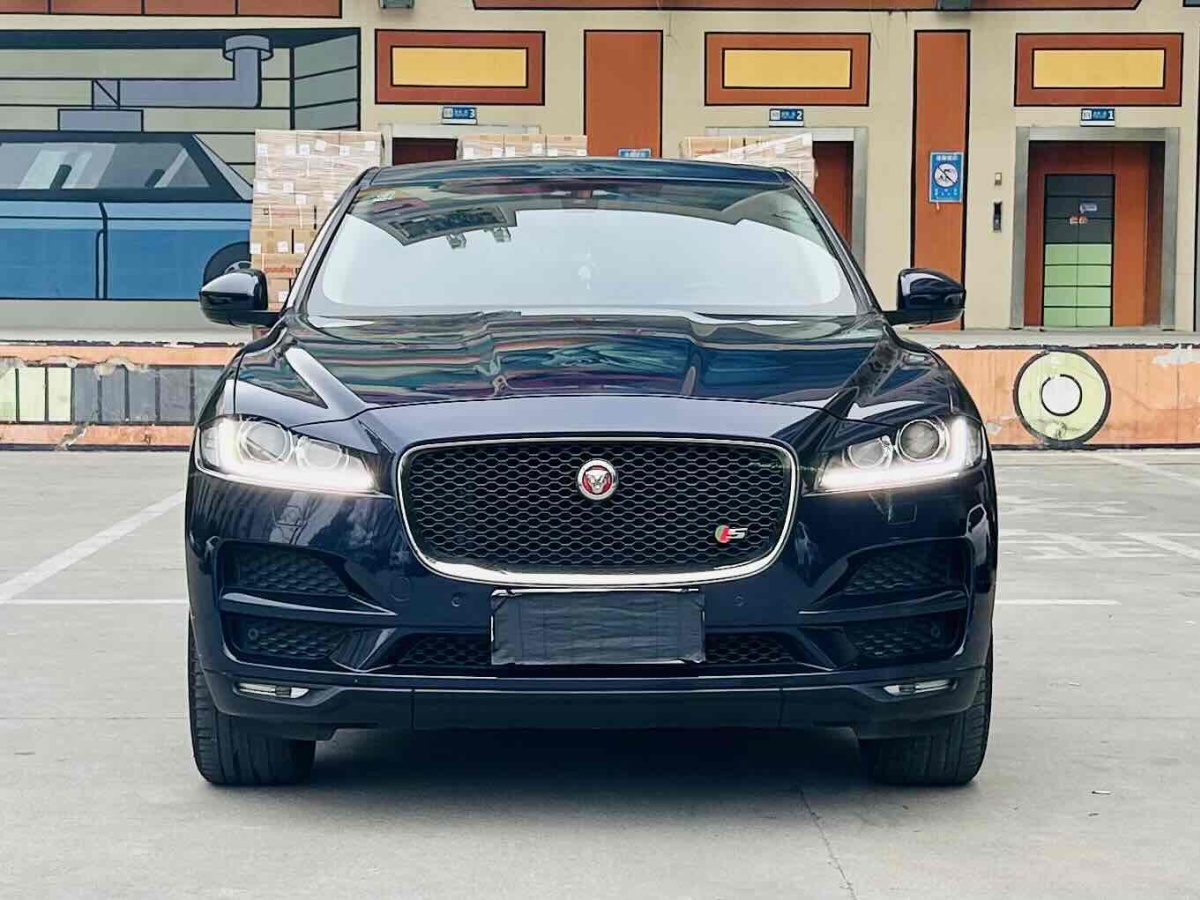 2016年8月捷豹 F-PACE  2016款 2.0T 兩驅(qū)都市尊享版