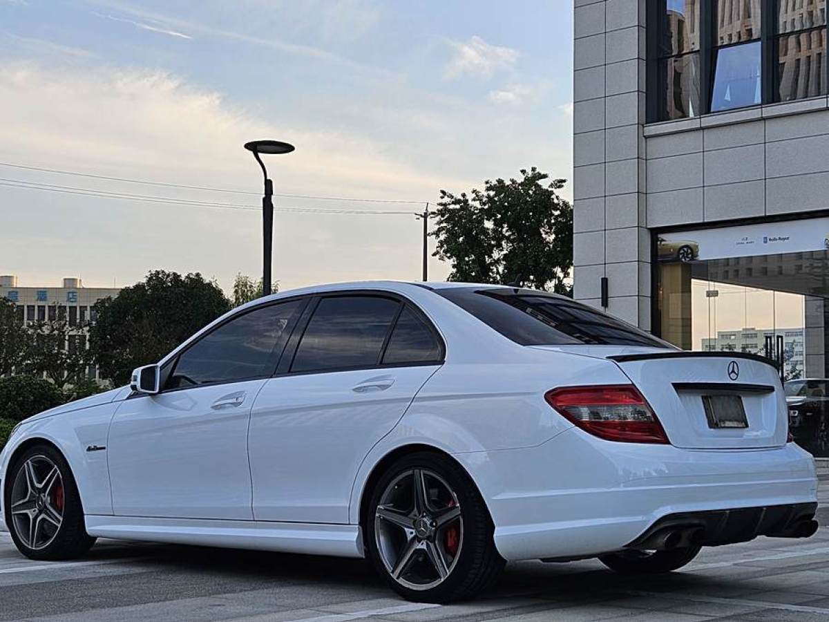 奔馳 奔馳C級(jí)AMG  2010款 AMG C 63 動(dòng)感型增強(qiáng)版圖片