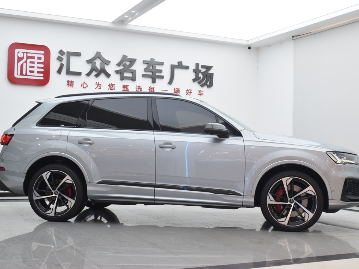 奧迪 奧迪SQ7  2024款 4.0 TFSI 暗夜騎士版圖片