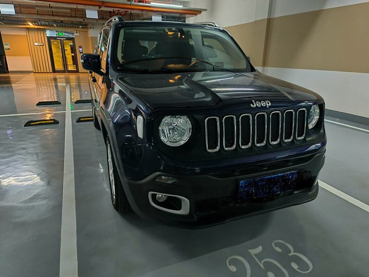 Jeep 自由俠  2018款 互聯(lián)大屏版 180T 自動(dòng)高能版圖片