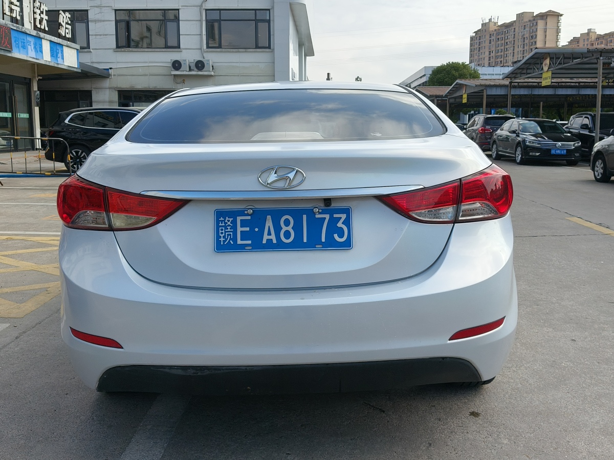 現(xiàn)代 朗動  2013款 1.6L 自動尊貴型圖片