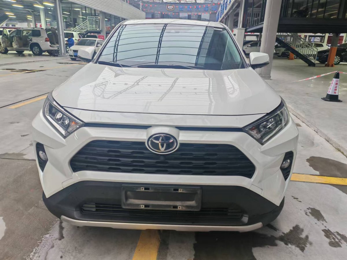 豐田 RAV4  2018款 榮放 2.0L CVT兩驅(qū)風(fēng)尚版圖片