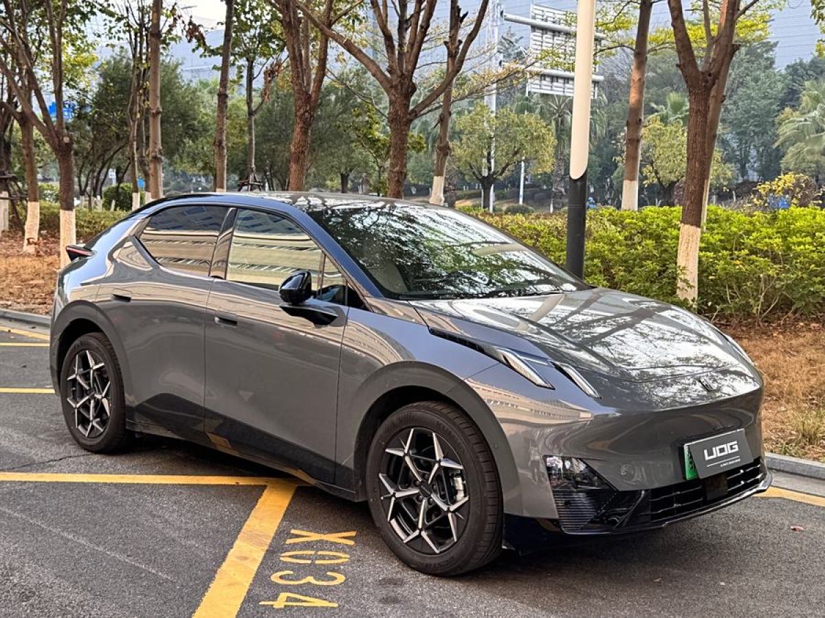 領(lǐng)克 領(lǐng)克Z10  2025款 71kWh 602km后驅(qū)Pro圖片