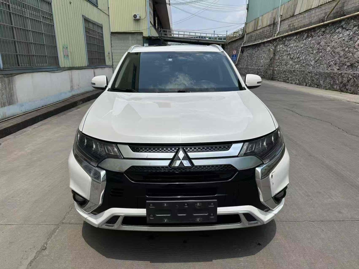 三菱 歐藍(lán)德  2019款 2.4L 四驅(qū)致享版 5座 國VI圖片