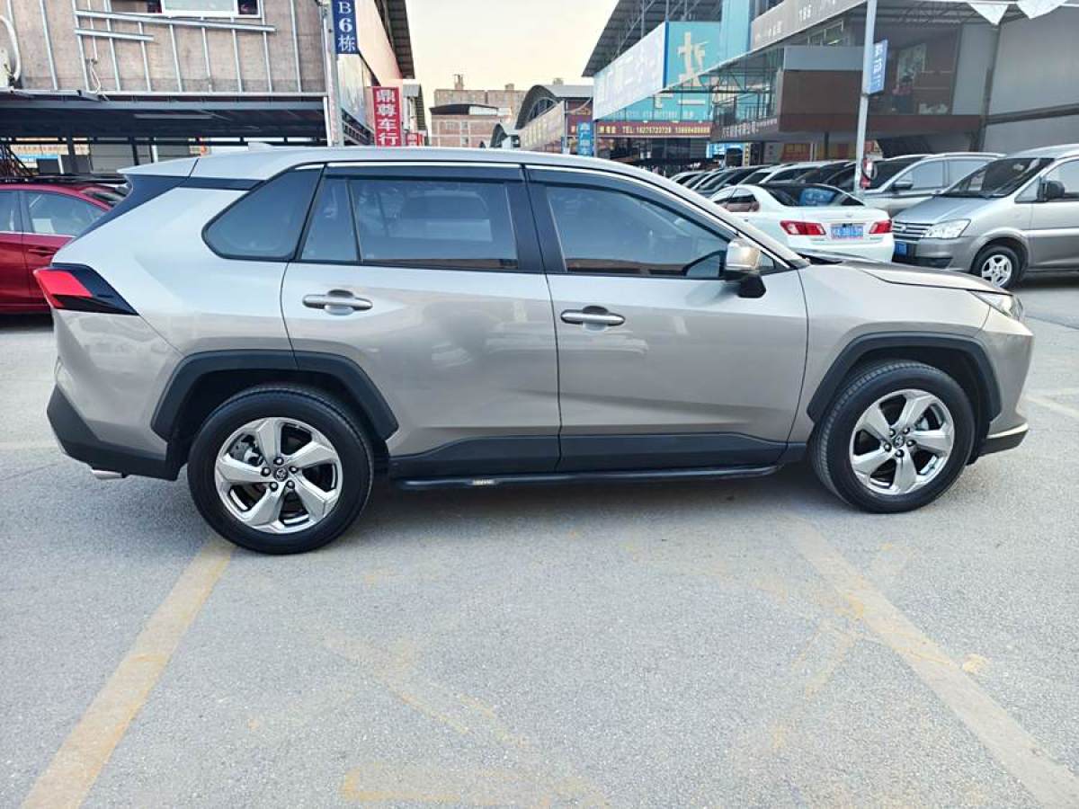 豐田 RAV4榮放  2022款 2.0L CVT兩驅(qū)風(fēng)尚Plus版圖片