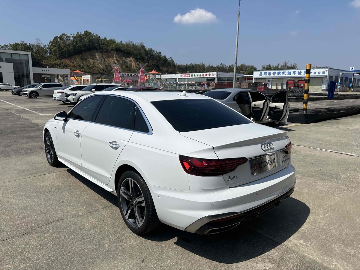 奧迪 奧迪A4L  2022款 40 TFSI 豪華動(dòng)感型圖片