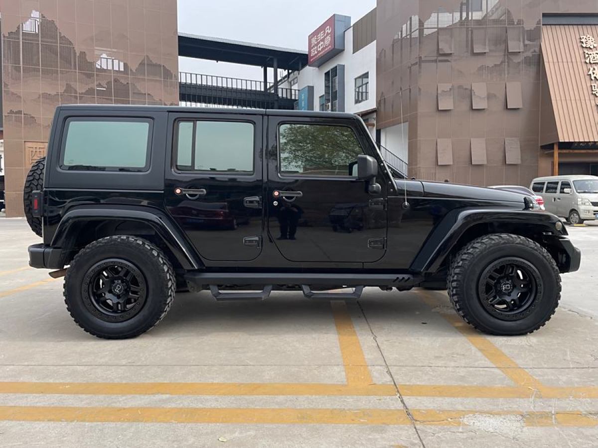 Jeep 牧馬人  2015款 3.0L Sahara 四門版圖片