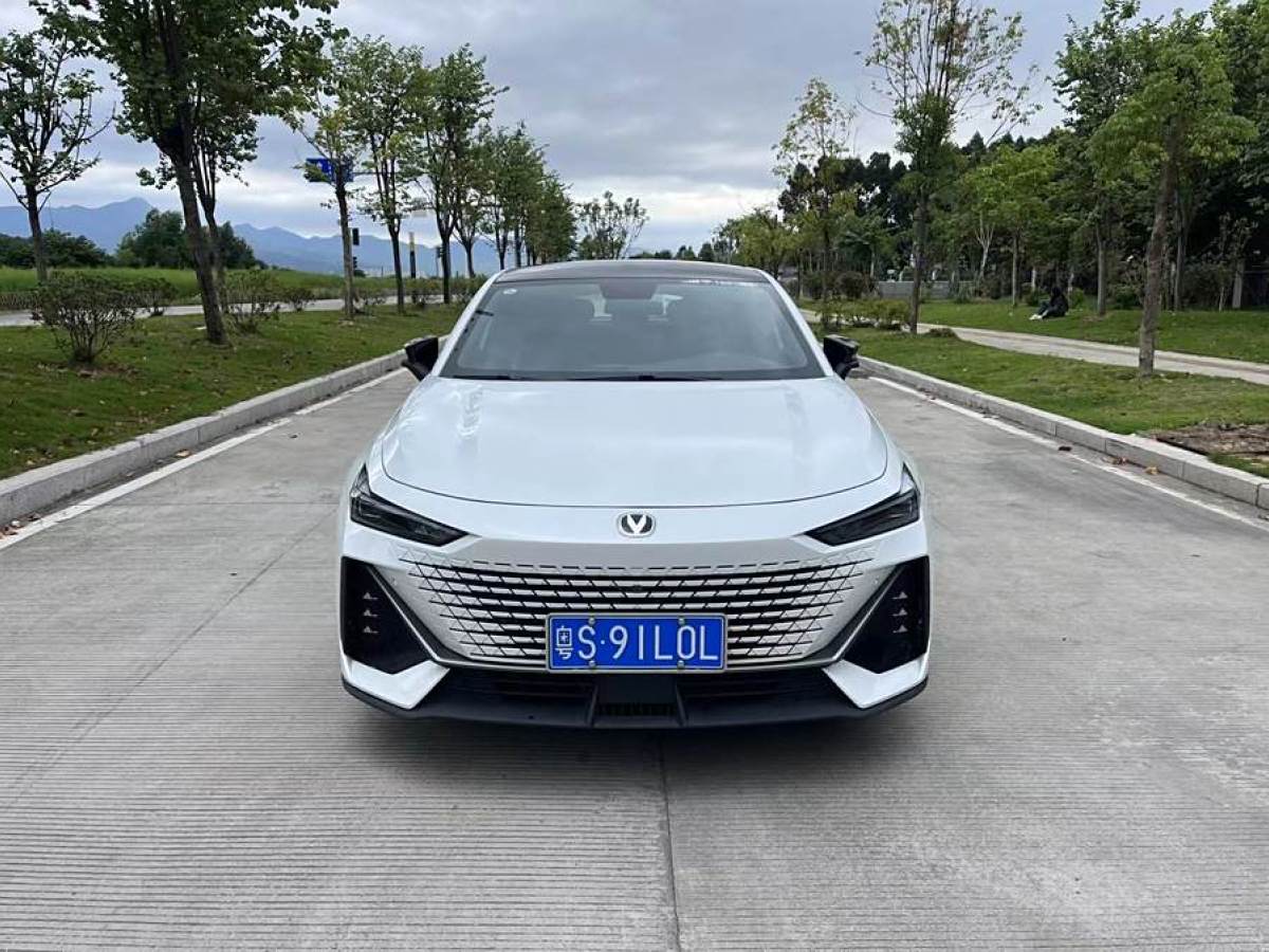 長(zhǎng)安 長(zhǎng)安UNI-V  2022款 1.5T 尊貴型圖片