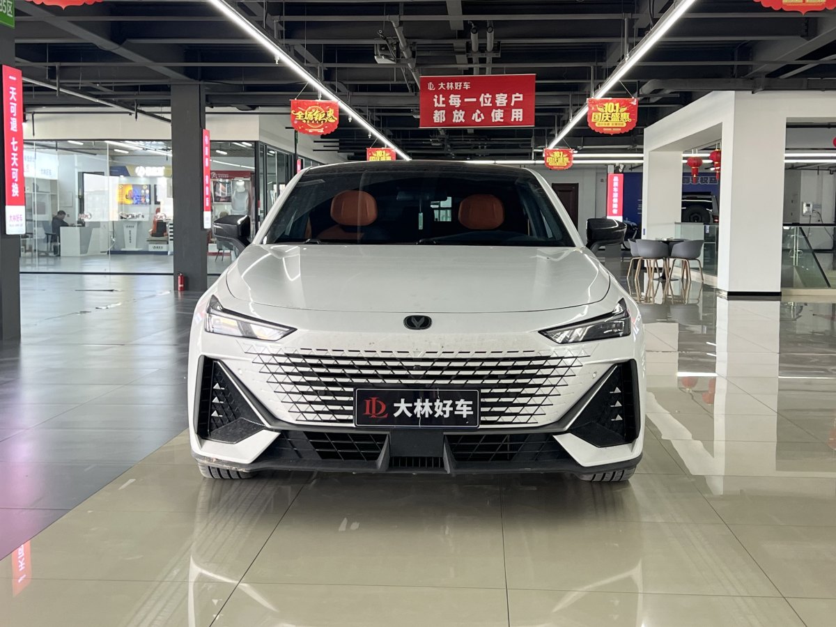 長(zhǎng)安 長(zhǎng)安UNI-V  2022款 1.5T 尊貴型圖片