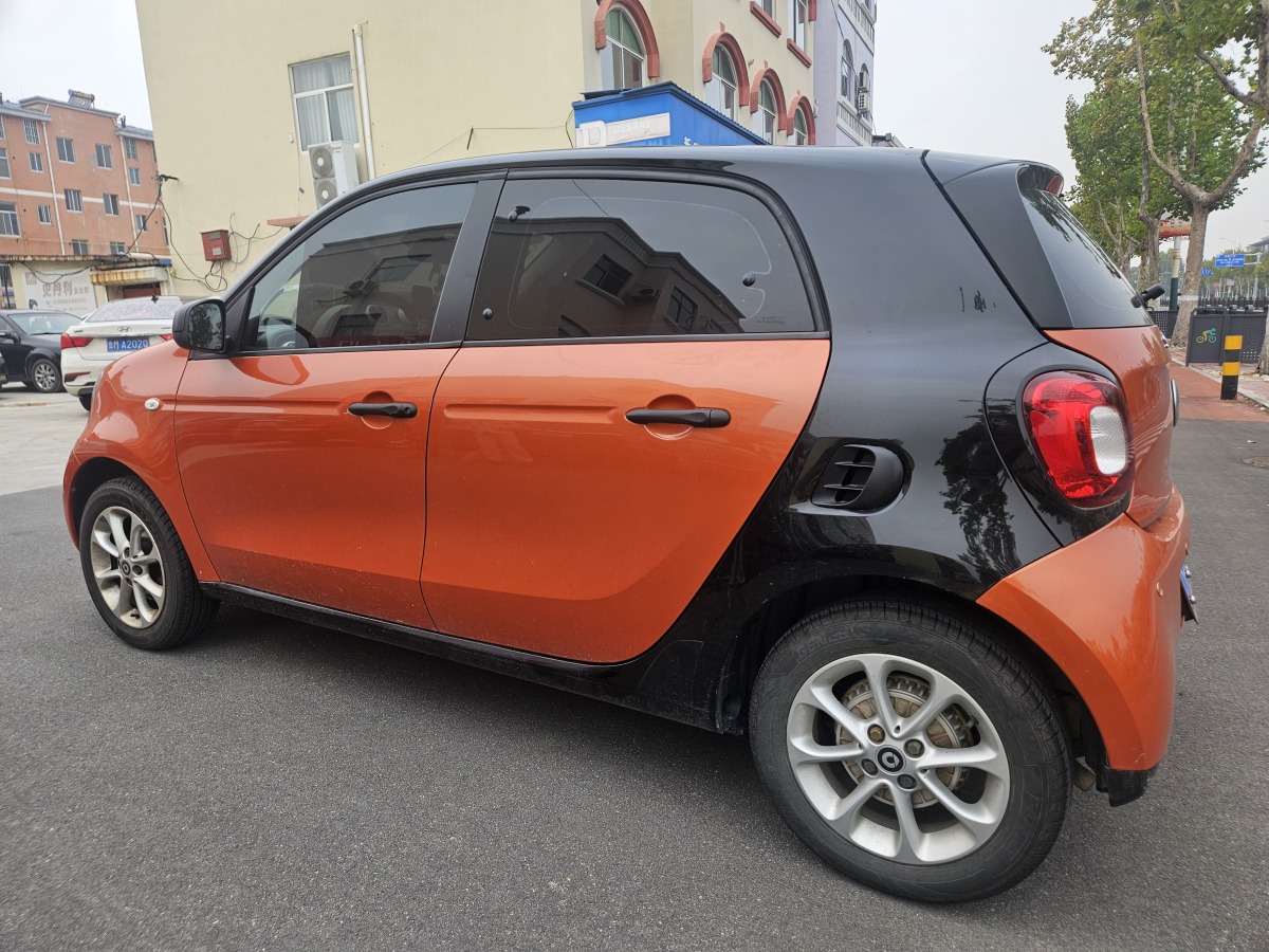 2016年5月smart fortwo  2015款 1.0L 52千瓦硬頂靈動(dòng)版