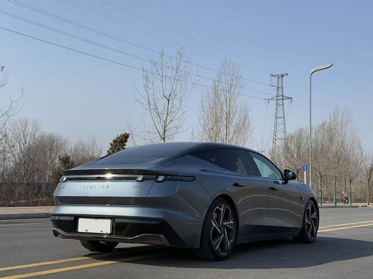 領(lǐng)克 領(lǐng)克Z10  2025款 95kWh 702km四驅(qū)智駕Ultra圖片