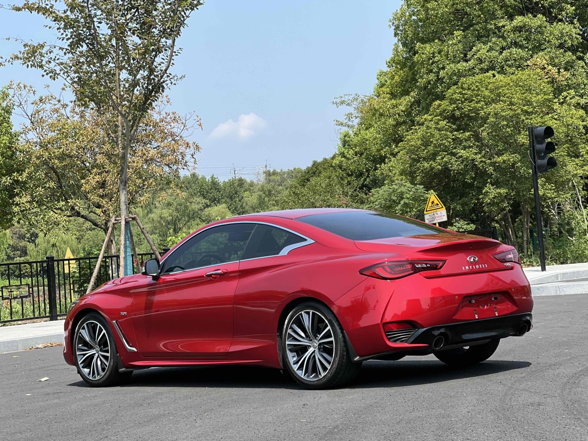 英菲尼迪 Q60  2019款 2.0T 豪華版圖片